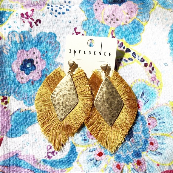 NWT Bohemian Silky Thread Fan Fringe Tassel Diamond Shape Statement Earrings - Picture 4 of 4